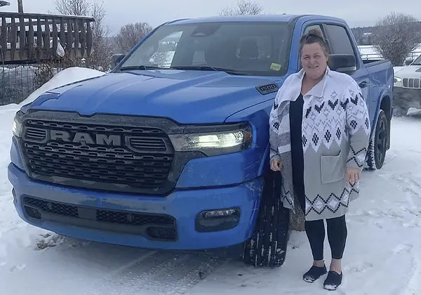 A Vida Auto customer with their new vehicle